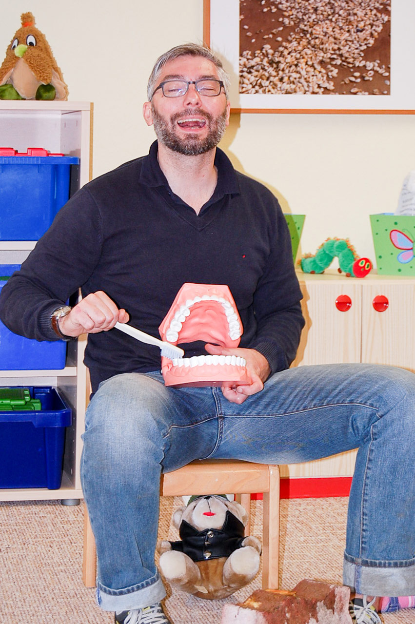 Zahnarzt Stahlfast im Kindergarten